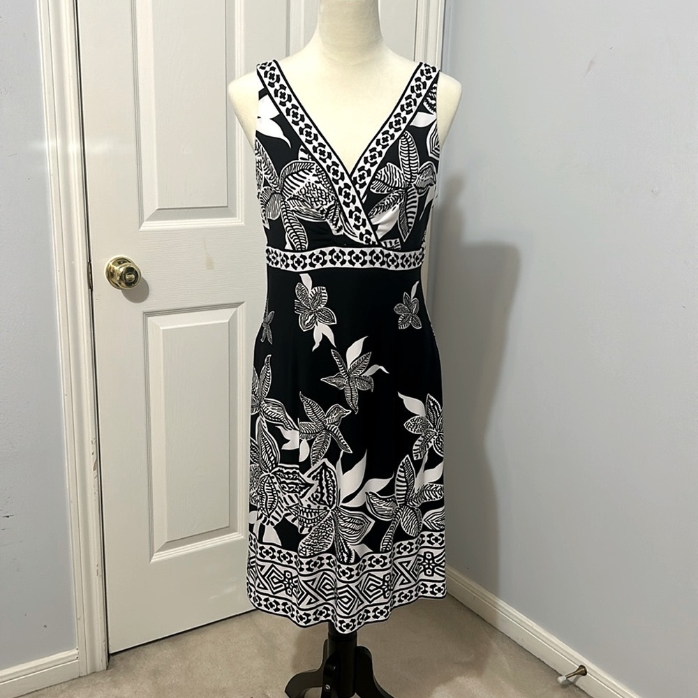 Cache v-neck and v-back graphic and floral dress.  Size L